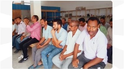وزارة العمل تنظم ندوة للعاملين بمطحن في قنا حول السلامة والصحة المهنية 
