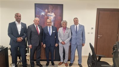 السفير صلاح عبد الصادق يلتقى بوفد التحالف الدولي للمصريين في الخارج