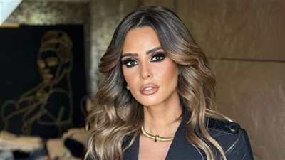 إيمان العاصي مطلوبة على مواقع التواصل بعد احتفالها بعيد ميلادها