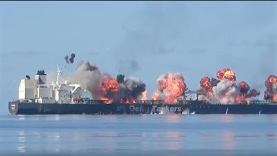 الحوثيون ينشرون مشاهد جديدة لسفينة سونيون في البحر الأحمر.. شاهد