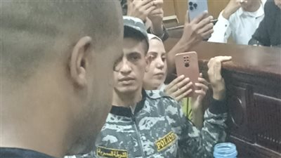 بوسة وصرخة والحبس سنة.. مشاهد من محاكمة عصام صاصا في قضية التزوير 
