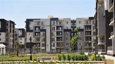 طرح 14 محلًا تجاريًا وصيدليتين في القاهرة الجديدة 