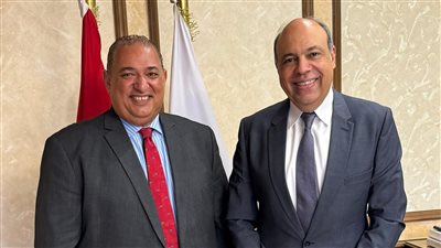 وزير الطيران يبحث مع مدير النقل الجوي بـ