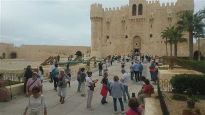  فسحة الغلابة  .. مواطنون يستمتعون بالويك اند في قلعة قايتباى