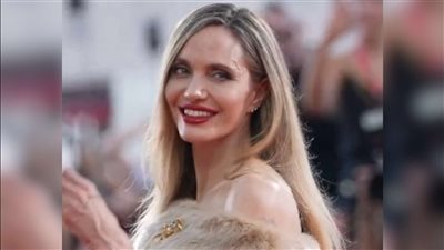 إنسانية أنجلينا جولي تجعلها حديث السوشيال ميديا.. 