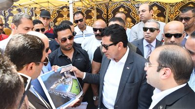 وزير الرياضة ونائب محافظ القاهرة يتفقدان الأعمال الإنشائية بمركز شباب طومان باي