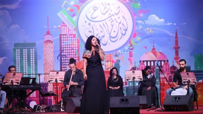 فاطمة عادل تتألق بأغاني التراث الشعبي في الهناجر.. صور