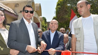 وزير الرياضة ومحافظ القاهرة يفتتحان ملعبًا خماسيًا بمركز شباب السواح