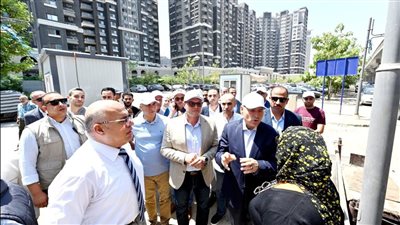 وزير الإسكان ومحافظ القاهرة يتفقدان مشروع تطوير 