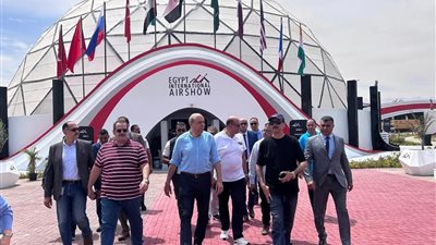 وزير الطيران المدني يتفقد مطار العلمين الدولي وموقع إقامة المعرض