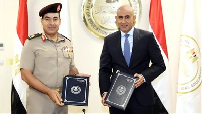 القوات المسلحة تنظم زيارة لوفد من الملحقين العسكريين لقاعدة برنيس البحرية