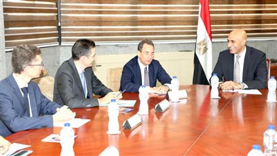 وزير التربية والتعليم يبحث سبل التعاون مع السفير الفرنسى