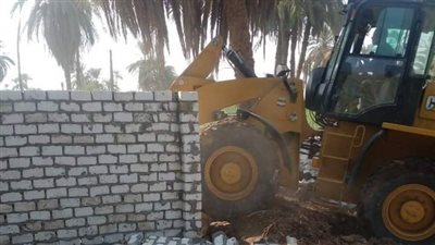 حملات مكثفة لإزالة التعديات على الأراضي الزراعية بنجع حمادي 