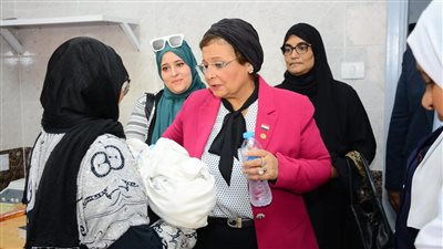 نائب وزير الصحة تتفقد مركز طب أسرة أول بدمياط.. وتوصي بالتدقيق في تسجيل بيانات متابعة نمو الطفل