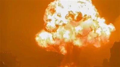 تشبه القنبلة النووية.. انفجار غامض في محطة غاز باليمن يخلف قتلى وجرحى (فيديو)