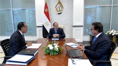 السيسي يجتمع مع رئيس الوزراء ووزير الصحة