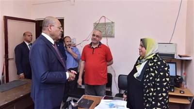 وزير العمل يقوم بزيارة مفاجئة إلى منطقة عمل بولاق الدكرور