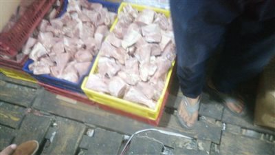  فرق الأغذية تعدم ٤٢٧ كيلو و ١٥٦ من الأشربة الغير صالحة بقنا 