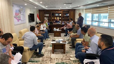 رئيس جهاز القاهرة الجديدة يلتقي حاجزي مشروع 