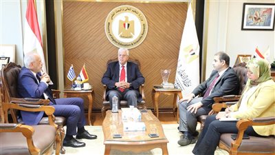  وزير التعليم العالي يبحث إنشاء فرع لجامعة 