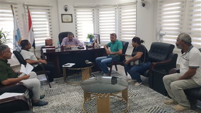 رئيس حي جنوب الغردقة يعقد اللقاء الأسبوعي بالمواطنين 