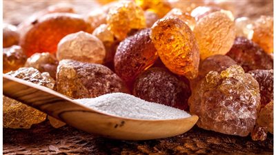 فوائد الصمغ العربي وكيفية استخدامه لتعزيز صحتك العامة