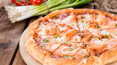 طريقة عمل بيتزا بالسلمون| نكهة جديدة وصحية للبيتزا 