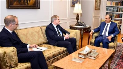 وزير الخارجية يستقبل المفوض البريطاني للتجارة مع أفريقيا 