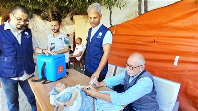 استمرار حملة التطعيم الطارئة ضد شلل الأطفال بالمحافظة الوسطى لليوم الثالث.. صور 