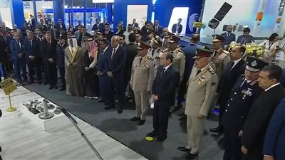 السيسي يتفقد صالة العرض الذكية بمعرض مصر الدولي الأول للطيران والفضاء (شاهد)