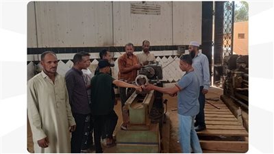 وزارة العمل تتابع دورات تدريب مجانية للشباب بالوادى الجديد