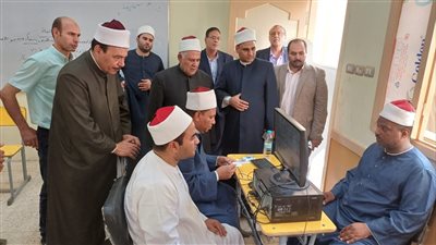 رئيس أزهر سوهاج يتفقد إختبارات المرحلة الثالثة لمحفظي القرآن الكريم بالرواق
