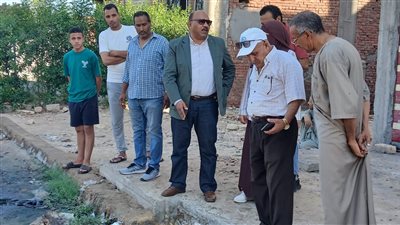 حملة لتطهير خط انحدار طرد صرف صحي أبوشحاتة بالقناة