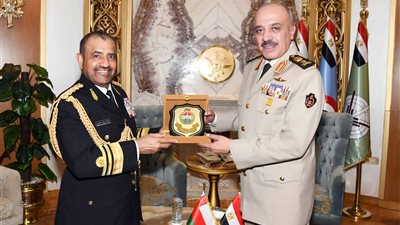 الفريق أحمد خليفة يلتقى رئيس أركان قوات السلطان المسلحة بسلطنة عمان