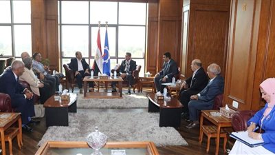 محافظ السويس يلتقي أعضاء مجلسي النواب والشيوخ 