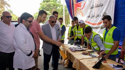القائم بأعمال رئيس جامعة طنطا يتفقد أعمال الكشف الطبي للطلاب الجدد