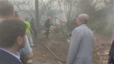 محافظ بني سويف يتابع إجراءات اخماد حريق بحشائش جافة بفناء مبني التعليم القديم