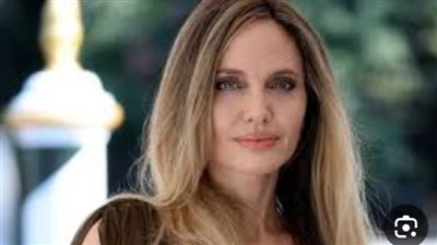 أنجلينا جولي تكشف السبب وراء توقفها عن الغناء