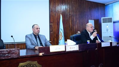 رئيس جامعة سوهاج يشيد بدور أسرة طلاب من أجل مصر لدعم الأنشطة