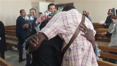 بكاء وأحضان.. رد فعل أسرة الطفل جانيت بعد إحالة المتهم للمفتي