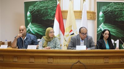 نقاد وباحثون بالمهرجان التجريبي يناقشون سياسيات الأداء المسرحي وتعويم الهويات