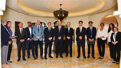 وزير الطيران المدني يبحث سبل التعاون المشترك مع وفد بريطاني رفيع المستوى