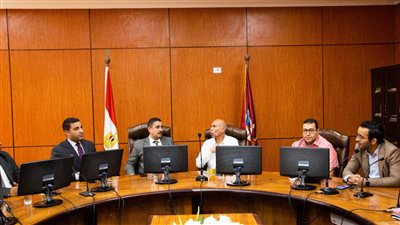 مجلس برنامج تطبيقات الذكاء الاصطناعي في الرياضة بجامعة الفيوم يعقد اجتماعه الأول 