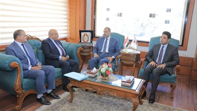 محافظ سوهاج يلتقي رئيس جهاز الاستثمار الداخلي لبحث سبل التعاون 