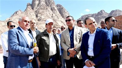 وزير الإسكان يتفقد المنتجع السياحي الجبلى بمشروع تطوير موقع التجلى الأعظم