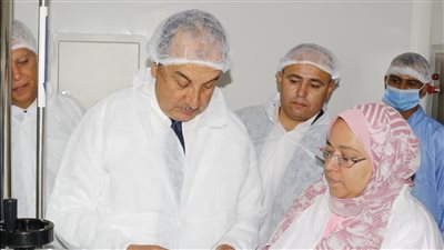 وزير قطاع الأعمال العام يتفقد أعمال التطوير بشركة النيل للأدوية