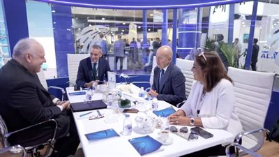 رئيس الشركة القابضة لمصر للطيران يلتقى رئيس تحالف ستار العالمي