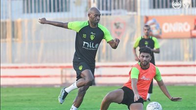 تقسيمه فنيه للاعبى الزمالك نهاية المران المسائي 