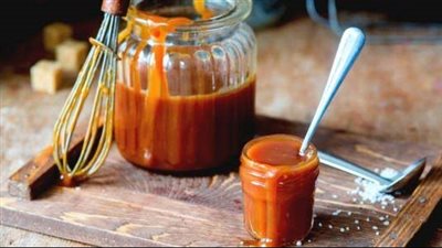 أسهل طريقة لتحضير صوص الكراميل لتزيين الحلويات