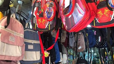 أسعار الشنط والسبلايز تؤرق السوشيال ميديا وجروبات الماميز